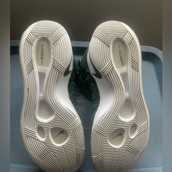 Men’s size 14 Nike basketball shoes - Picture 3 of 3